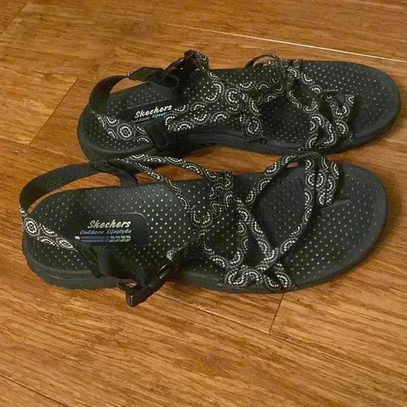 Skechers outdoor lifestyle women’s sandal - size 9 - black/white  -  buckle - Picture 1 of 9